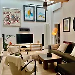 Cozy Loft In The Heart Of *