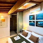 Cozy Loft In The Heart Of 아파트