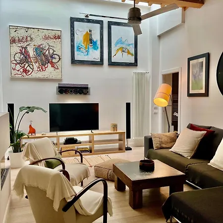 Cozy Loft In The Heart Of *